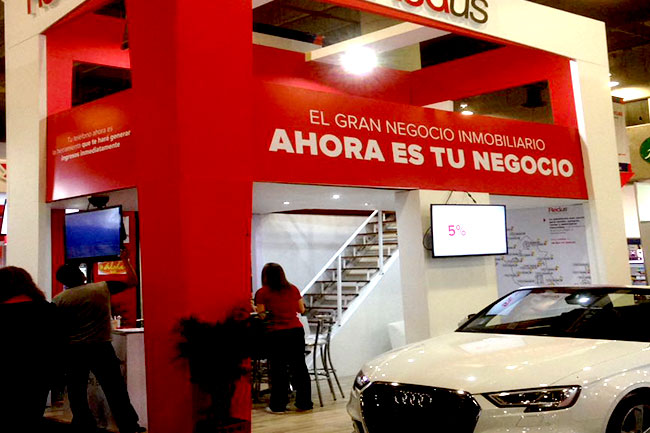 Stand de exhibición con iluminación LED y gráfica gran formato